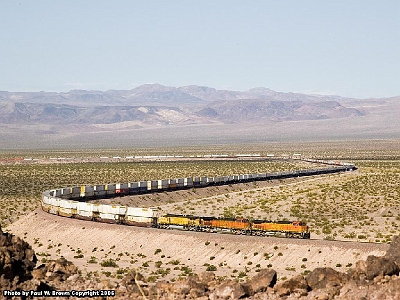 BNSF 5405 at Klondike, CA on 23 April 2006.jpg